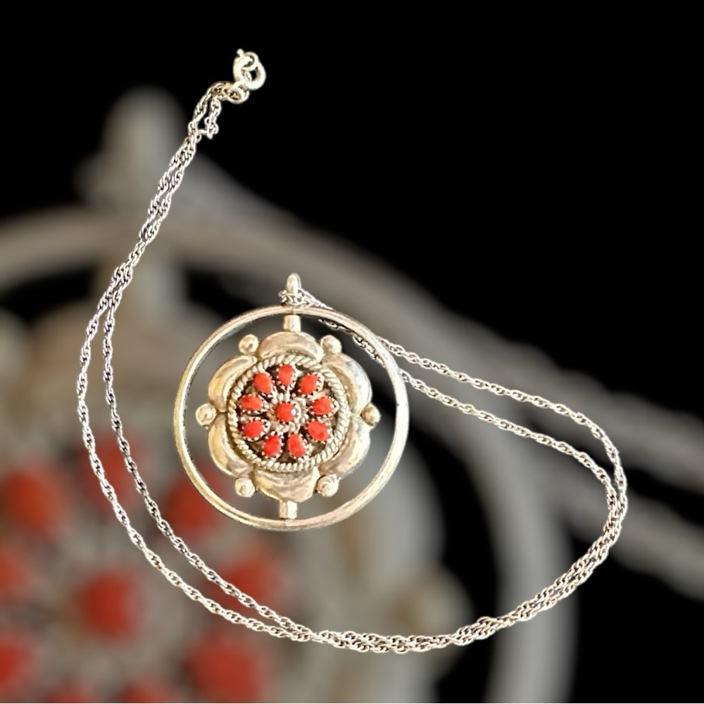 Navajo Zuni Vintage Silver Turquoise and Coral Spinner Pendant w chain. Marked. - Picture 2 of 10
